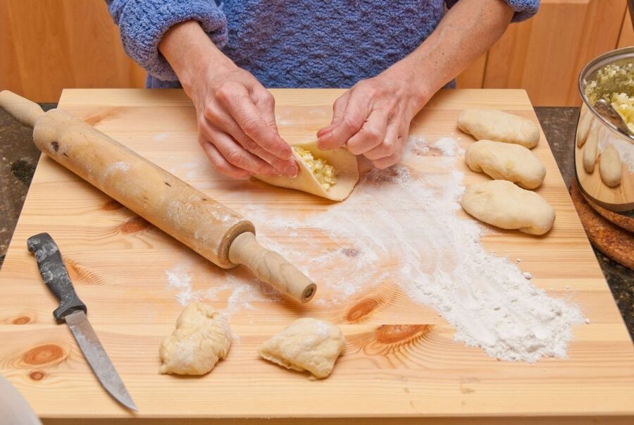 Amalfi: Cooking Class and Farmhouse Visit With Meal - Aprons on, hands busy