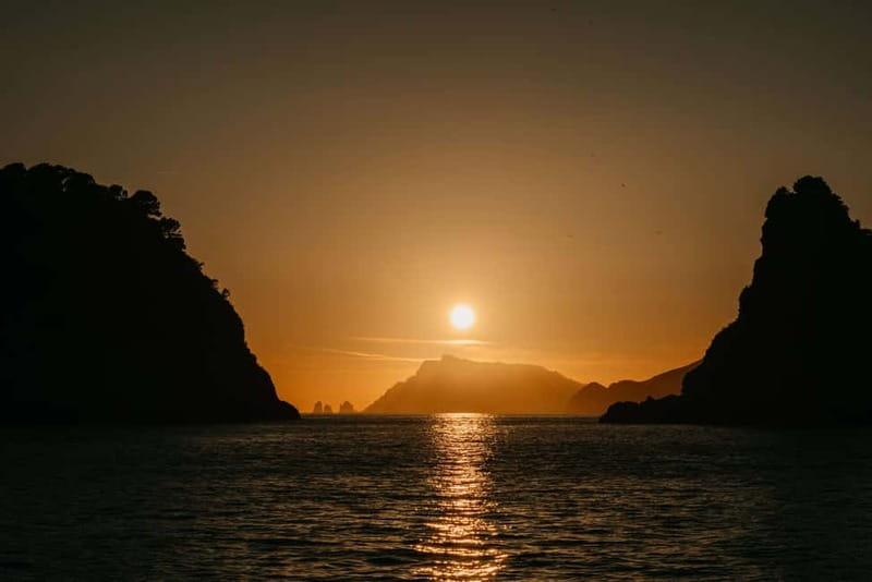 Amalfi: Sunset Boat Tour with Fruit and Drinks - Swimming as the sun begins to set