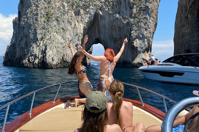 Boat Tour of the Caves on the Island of Capri - Price, timing, and what to bring