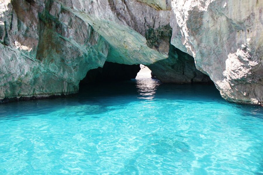 Capri: 2-Hour Boat Tour with Happy Hour - FAQ