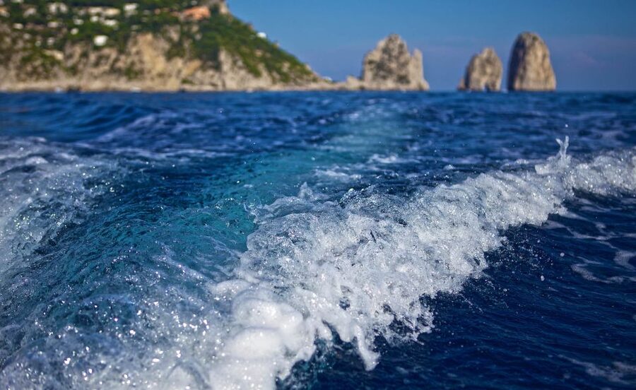 Capri: 2-Hour Boat Tour with Happy Hour - Natural Arch and Casa Malaparte from the sea