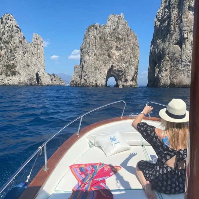 Capri: 2-Hours Boat Tour with Swimming, Limoncello and Snack - Capri by boat: the details that matter