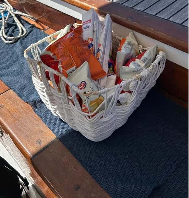 Capri: 2-Hours Boat Tour with Swimming, Limoncello and Snack - Marina Piccola and the Green Grotto