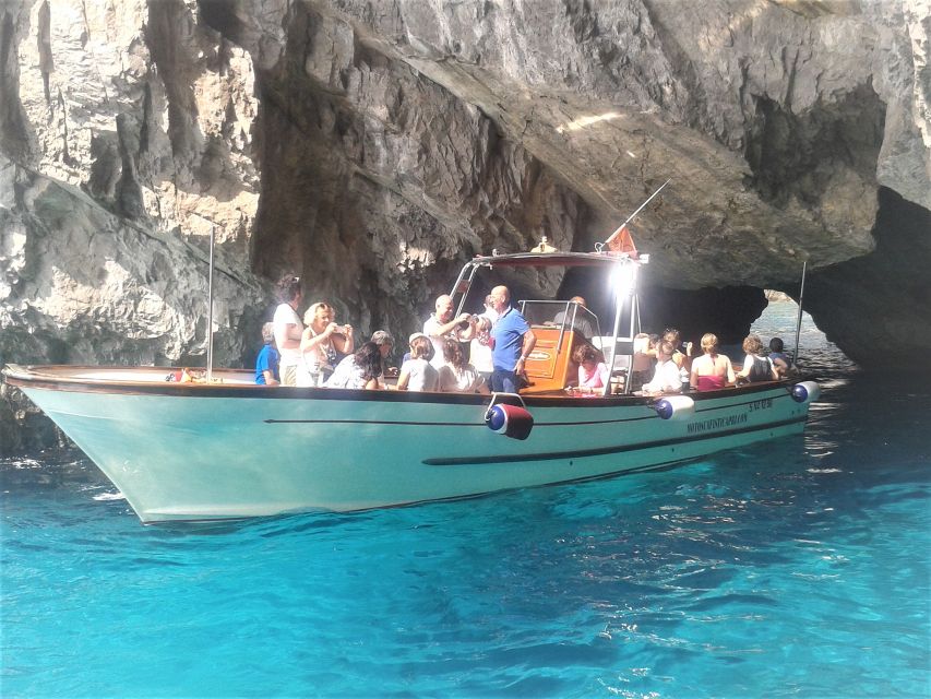 Capri: Island Boat Tour with Blue Grotto Stop - Commentary, boat comfort and what to expect onboard
