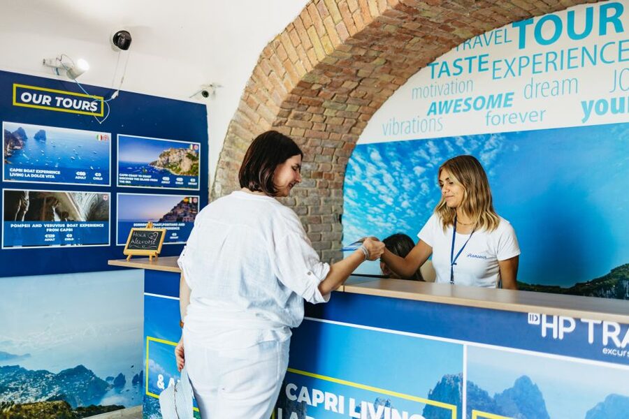 Capri: Island Boat Trip with Grottos - Choosing between the cave and a swim
