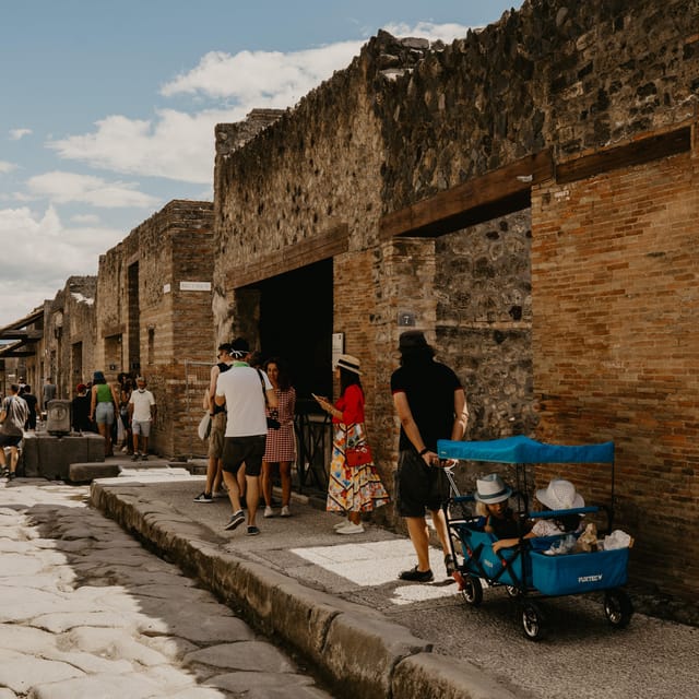 Discover Pompeii: French Walking Tour of the Buried City - Pompeii is easier to read with a guide