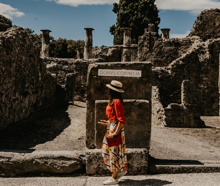 Discover Pompeii: French Walking Tour of the Buried City - Two hours among the ruins