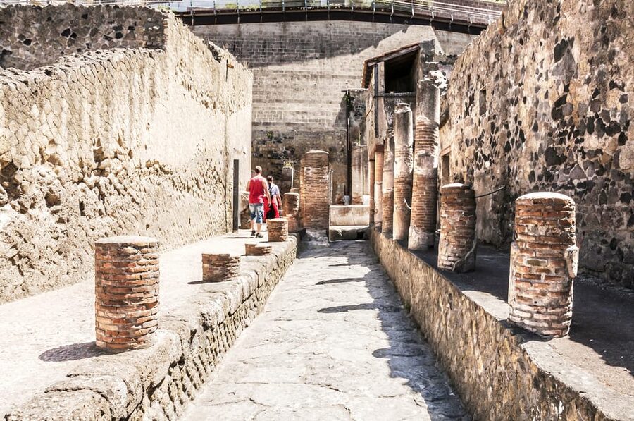 Ercolano: Herculaneum Entry Ticket with Optional Audio Guide - What to look for on the walk through town