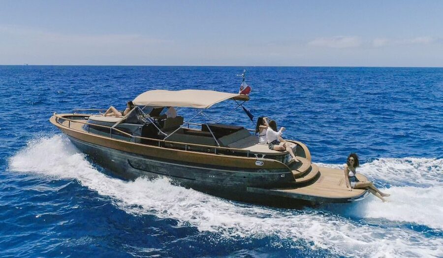 From Naples: Boat Tour to Capri Island with Aperitiv - Swimming, snacks and the ride back