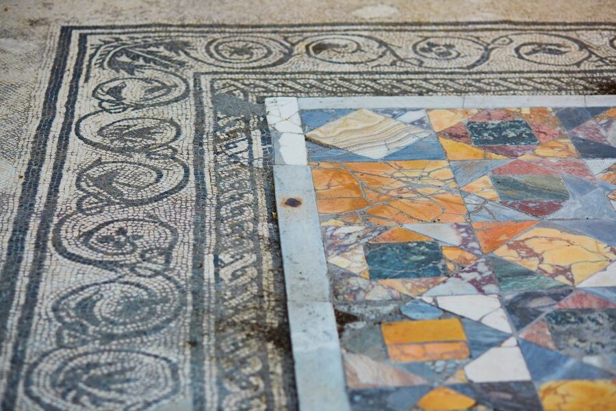 From Naples: Pompeii Skip-the-Line Guided Tour - Baths, a brothel and Roman street food