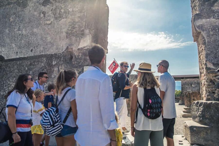 From Naples: Pompeii Skip-the-Line Guided Tour - What four hours allows, and what it does not