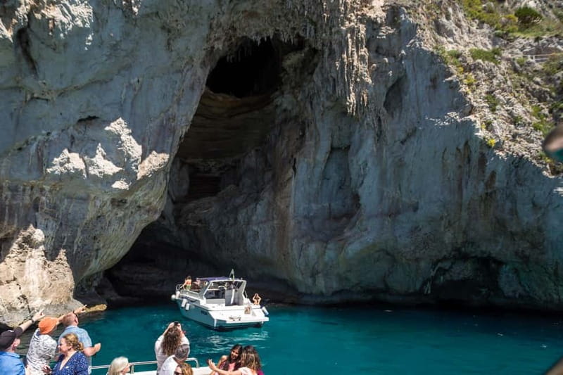 From Pompeii/Castellammare/Vico Equense: Capri Day Cruise - The return trip closes the loop