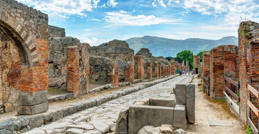 From Rome: Pompeii, Positano and Amalfi Full-Day Tour - Pompeii: two hours among Roman streets and homes