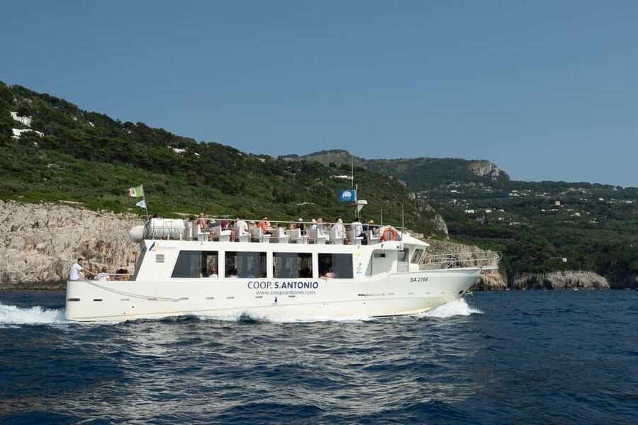 From Sorrento/Nerano: Capri Island Cruise with Guide Onboard - The return cruise: caves, cliffs and the Faraglioni