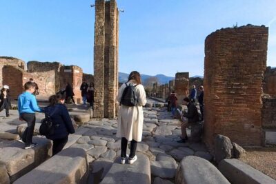 Pompeii and Vesuvius Guided Tour with Lunch