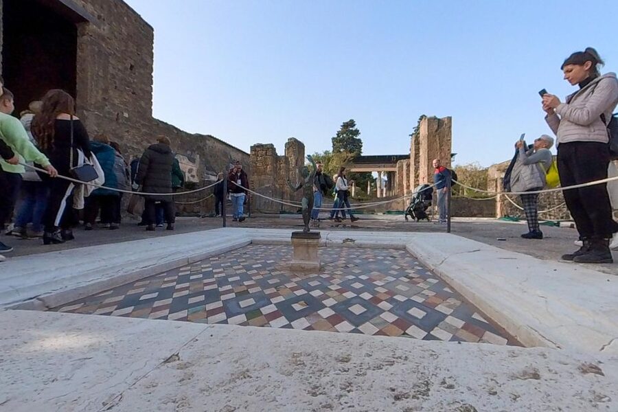 From Sorrento: Pompeii and Vesuvius Guided Tour with Lunch - Pompeii, one guided walk at a time
