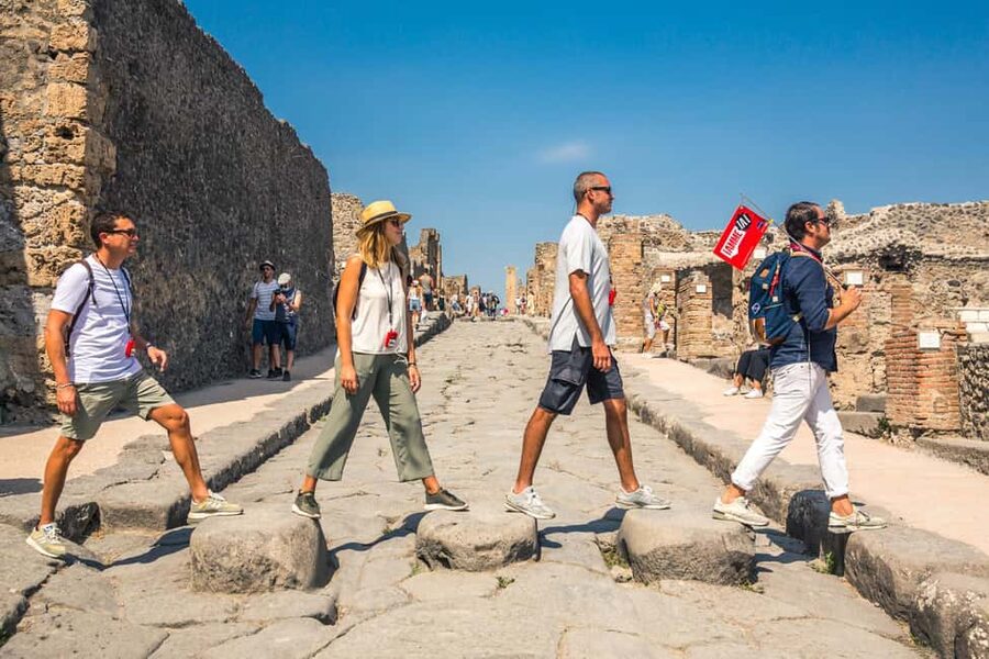 From Sorrento: Pompeii Half-Day Skip-the-Line Tour - What you see in a short Pompeii visit