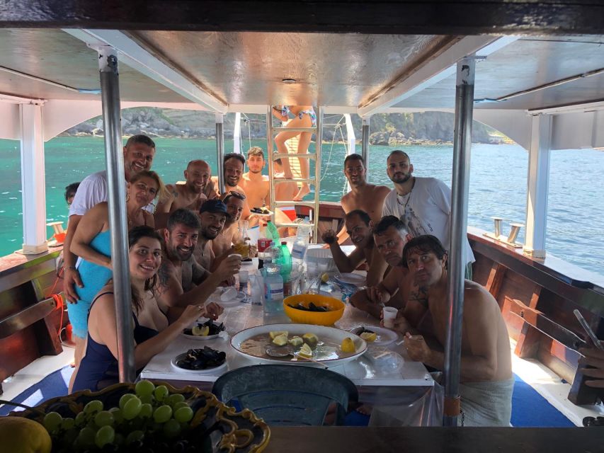 Ischia: Island Boat Tour with Neapolitan Lunch & Snorkeling - Meeting in Forio and setting out