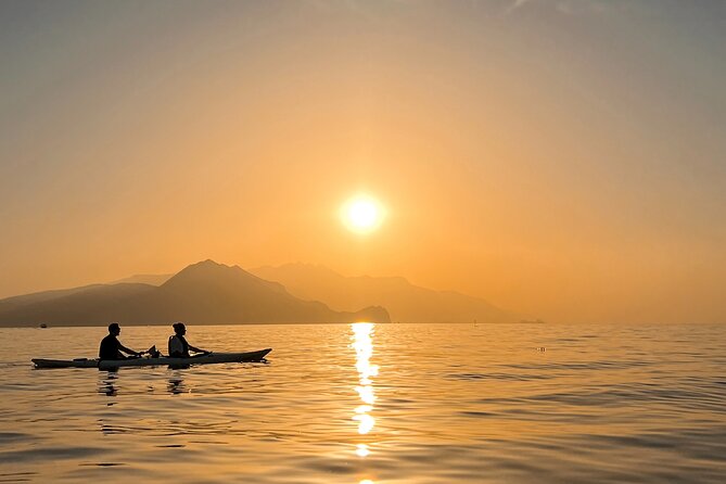 Kayak tour in Capri between caves and beaches. Photos included. - Arco della Stella and the Faraglioni