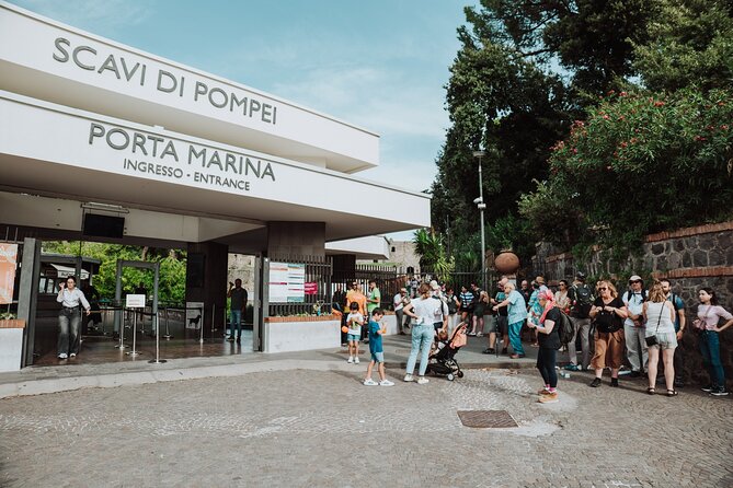 Mount Vesuvius Tour from Pompeii Led by an Expert Guide - The meeting point needs a careful check