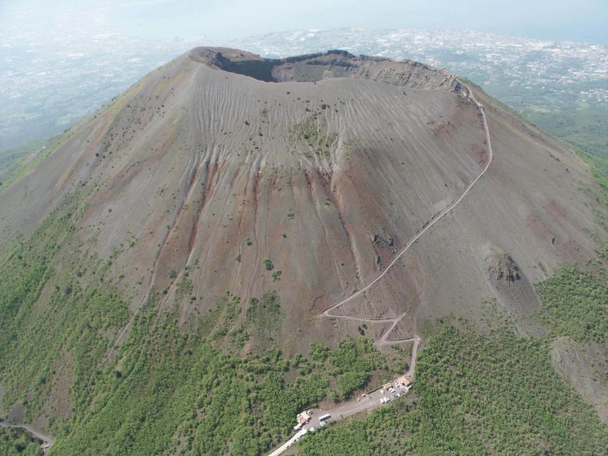 Naples: Pompeii and Herculaneum Tour with Tickets and Lunch - Pompeii: a guided route through a huge site