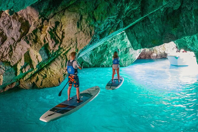 Paddleboard in Capri between caves and beaches. Photos included! - Key points before you book