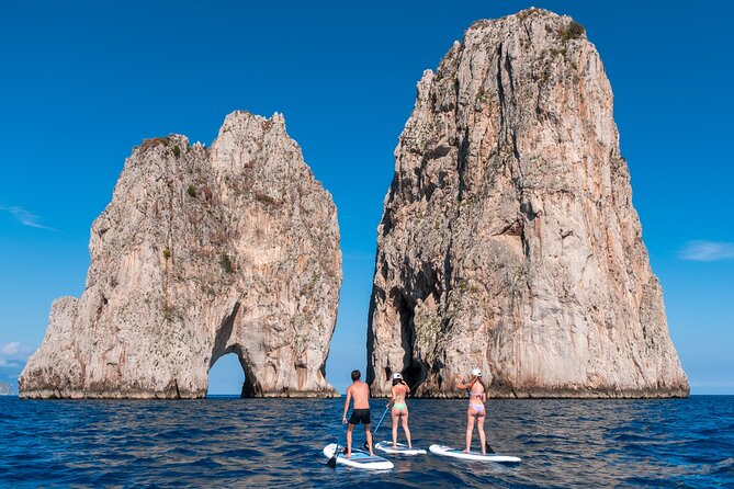 Paddleboard in Capri between caves and beaches. Photos included! - The guides and the feel of the outing