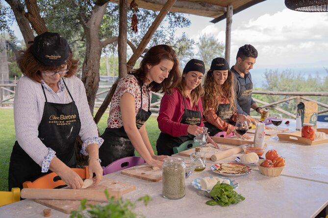 Pasta and Pizza Master Class with Pick Up in Sorrento - FAQ