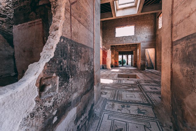 Pompeii 2-hour Private Tour with an Archaeologist-Ticket included - Granaries, casts, and the House of Menander