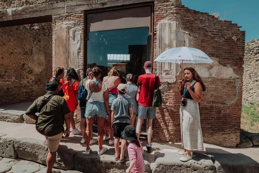 Pompeii 3hours Villa of Mysteries tour with an Archaeologist - What an archaeologist adds