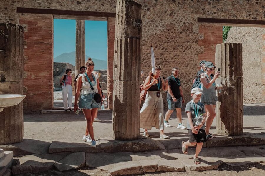 Pompeii 3hours Villa of Mysteries tour with an Archaeologist - Three hours is an introduction, not the whole city