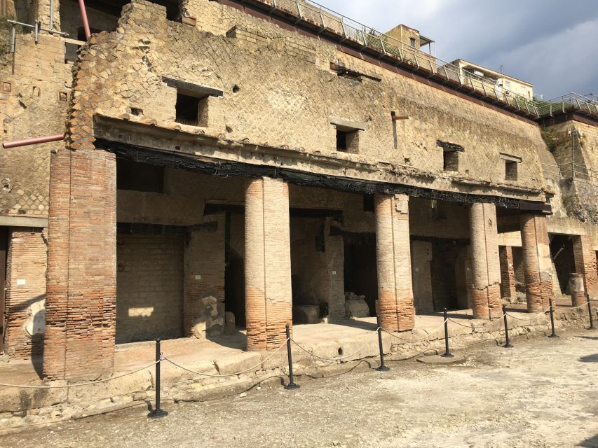 Pompeii and Herculaneum: Guided Tour with an Archaeologist - Lunch and the transfer to Herculaneum