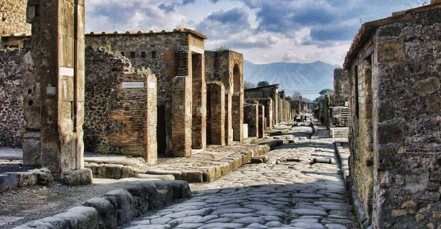 Pompeii: Day Tour of Pompeii and Vesuvius with Bus Transfer - The transfer to Vesuvius