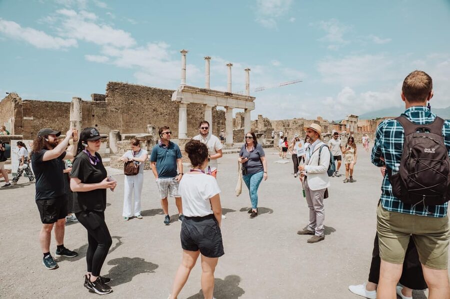 Pompeii: Entry Ticket and Guided Tour with an Archaeologist - Why a guide changes the visit