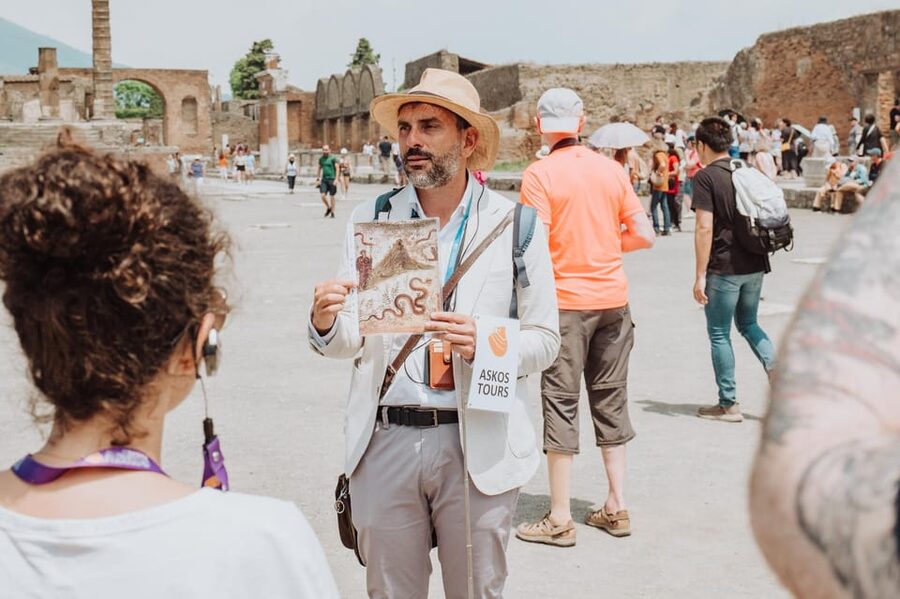 Pompeii: Entry Ticket and Guided Tour with an Archaeologist - Inside the House of the Faun