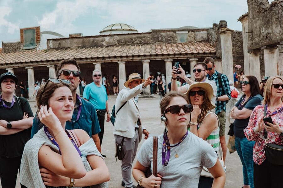 Pompeii: Entry Ticket and Guided Tour with an Archaeologist - Shops, food and public bathing