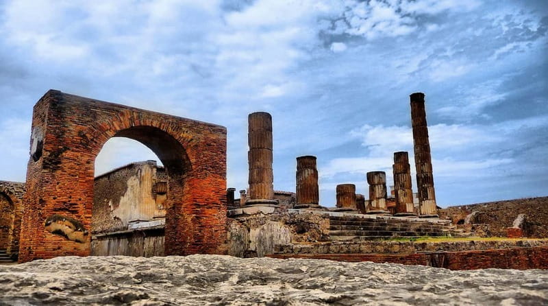 Pompeii: Group Tour with an Archeologist Guide - A two-hour introduction to a city frozen in 79 AD