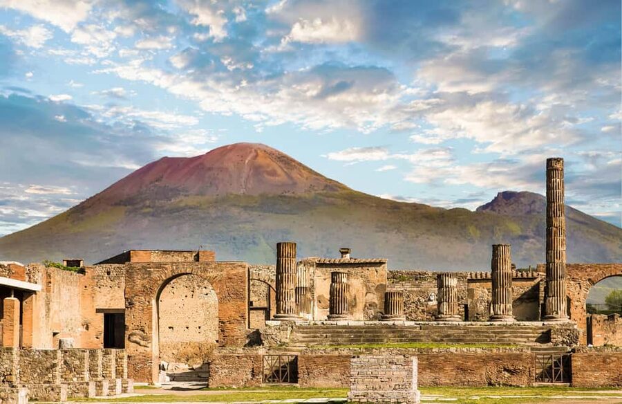 Pompeii: Group Tour with an Archeologist Guide - Named houses and frescoes add intimate detail