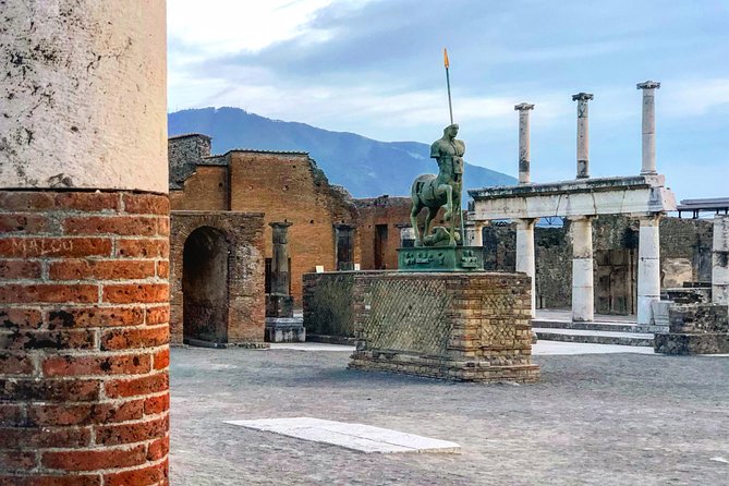 Pompeii Guided Tour From Sorrento Coast - The two-hour walk links public life with daily routines