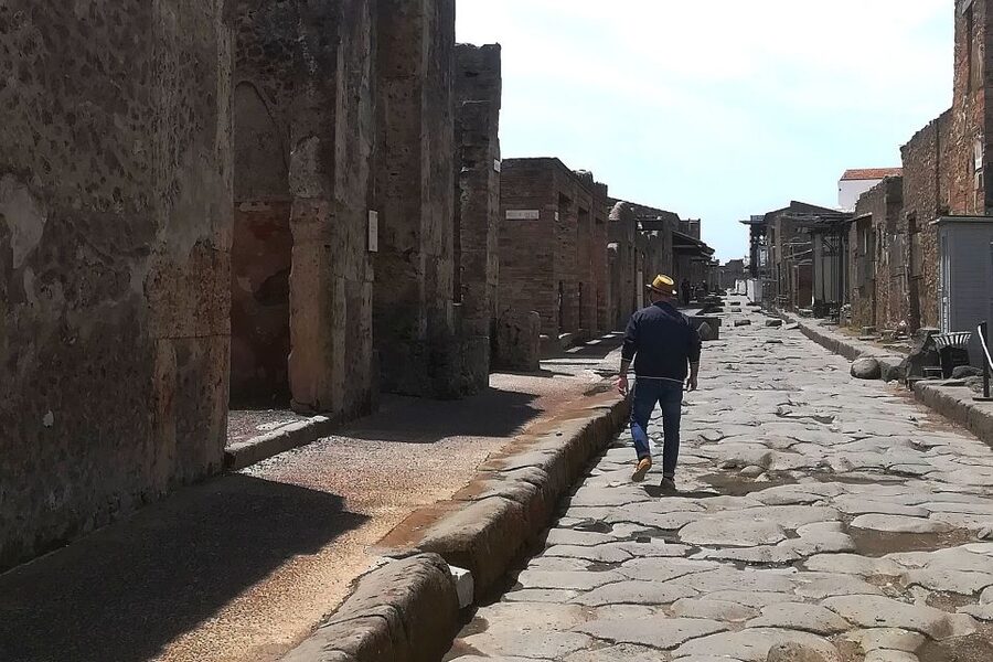 Pompeii: Guided Tour with Archaeologist with max. 12 People - Why an archaeologist changes the visit