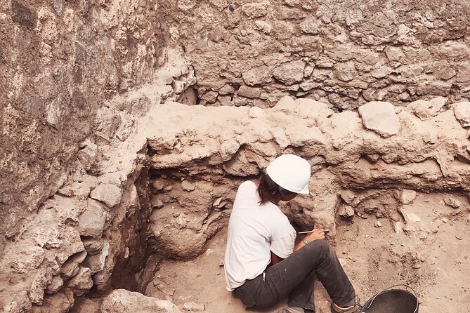 Pompeii Private Tour with an Archaeologist and Skip The Line - Baths, shops, and the everyday city