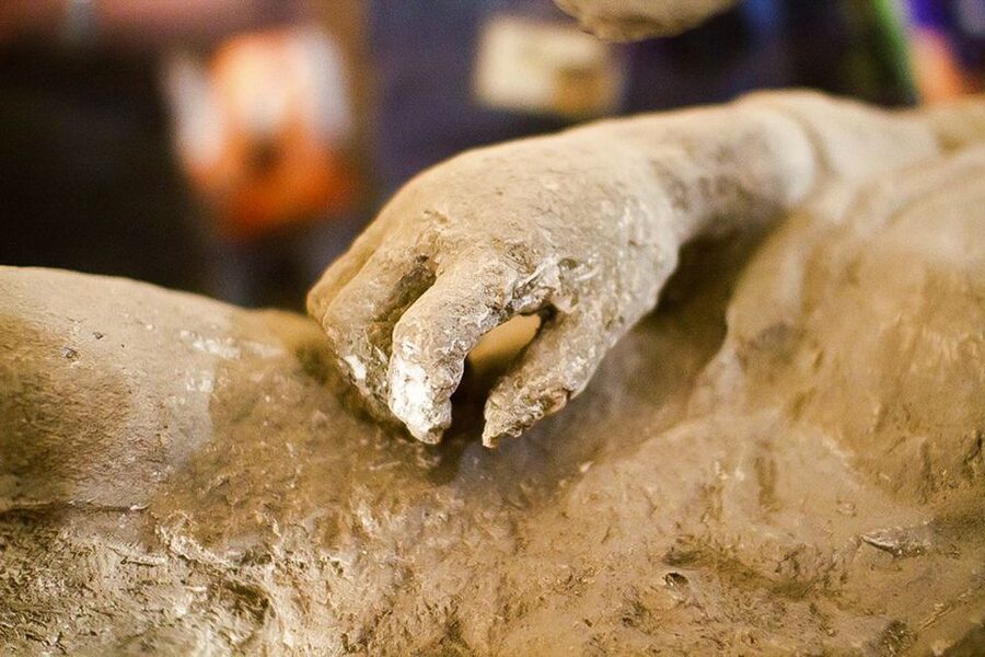 Pompeii: Skip-the-Line Guided Tour with Expert Archaeologist - Heat, walking, and practical comfort