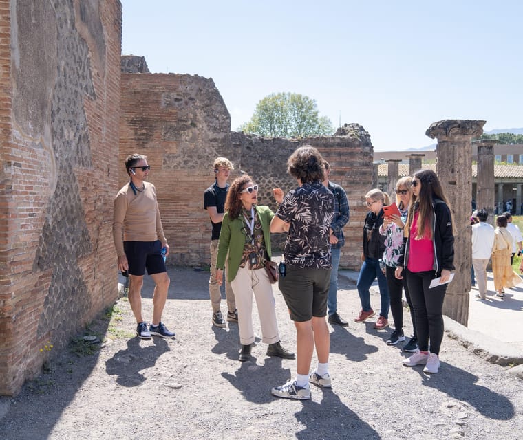 Pompeii: Skip-the-line-Ticket and Guided Tour - Meeting at Piazza Esedra and entering the site