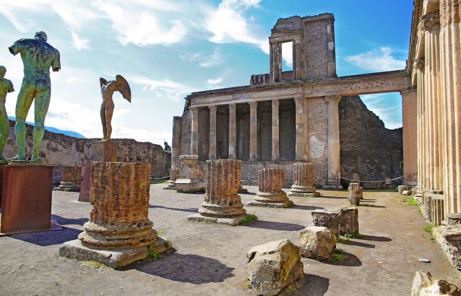 Pompeii: Skip-the-line-Ticket and Guided Tour - What two hours can, and cannot, do