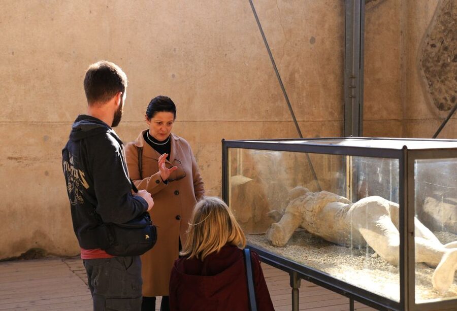 Pompeii: Skip-the-Line Tickets and Tour with Archaeologist - Pompeii makes more sense with an archaeologist