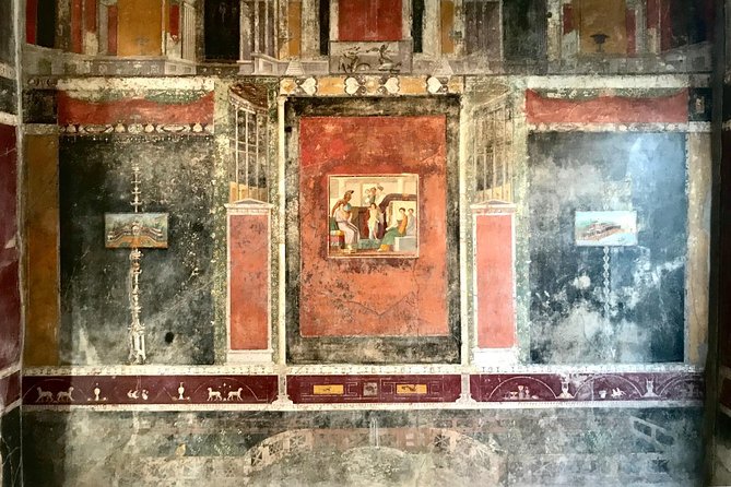 Pompeii Tour & Lunch with Wine Tasting Experience - Pompeii’s streets, seen with an archaeologist