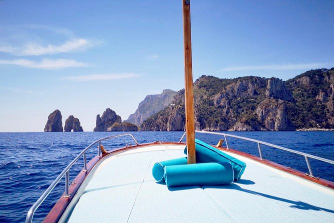 Private Island of Capri Boat Tour for Couples - Timing, weather and the meeting point