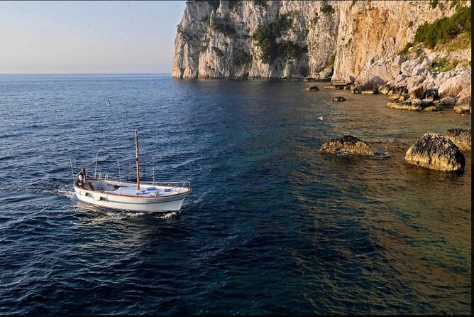 Private tour in a typical Capri boat - FAQ