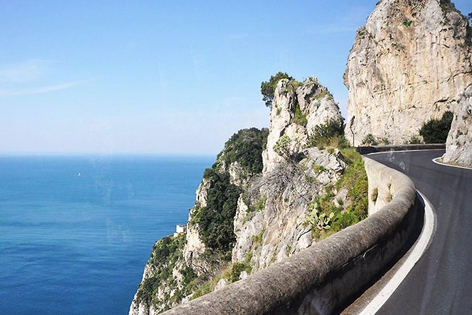Scooter rental on the Amalfi Coast - Who should rent, and who should pause