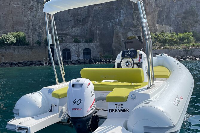 Self Drive Boat Hire - At a glance